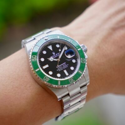 Đồng hồ Rolex Submariner với chỉ số chống nước 300m