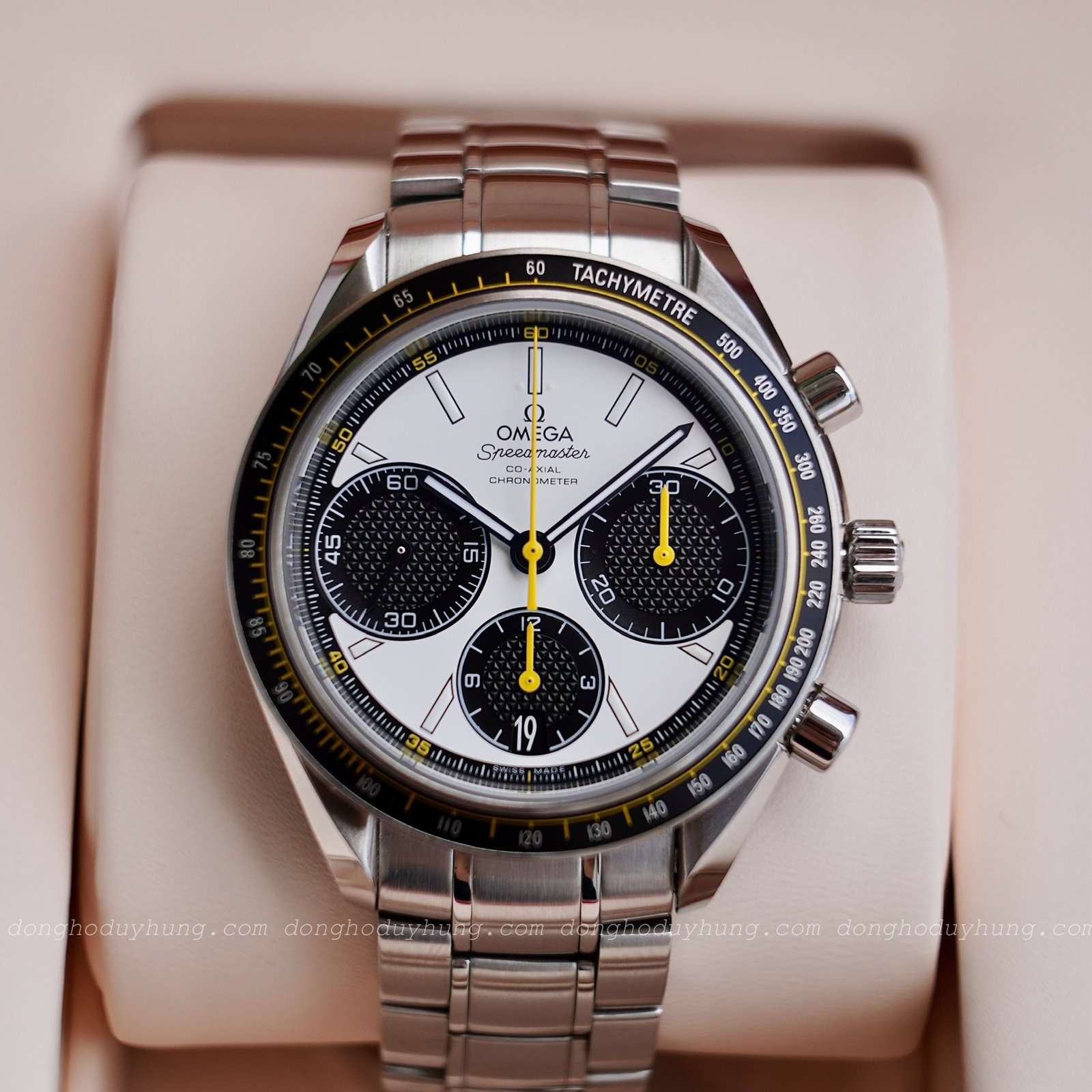 Omega Speedmaster Racing 326.30.40.50.04.001
